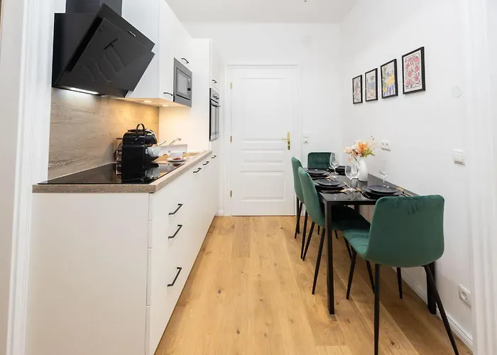 Designer L Minutes Walk To Centre Daire