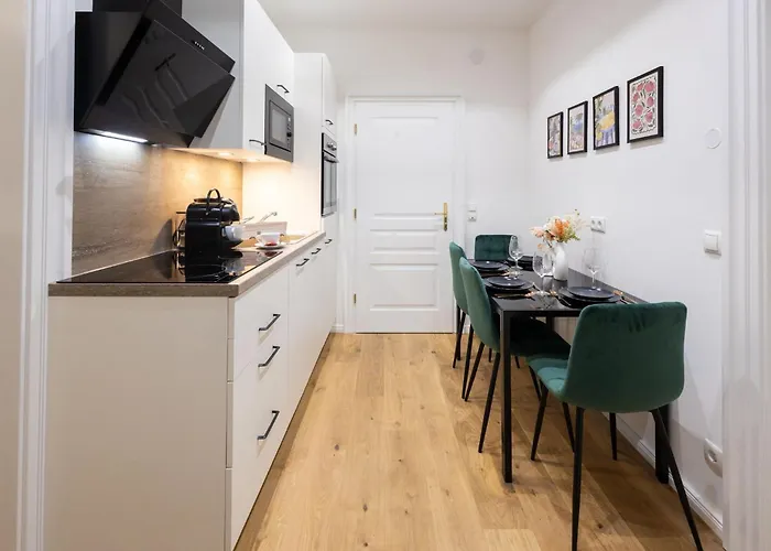 Apartament Designer L Minutes Walk To Centre